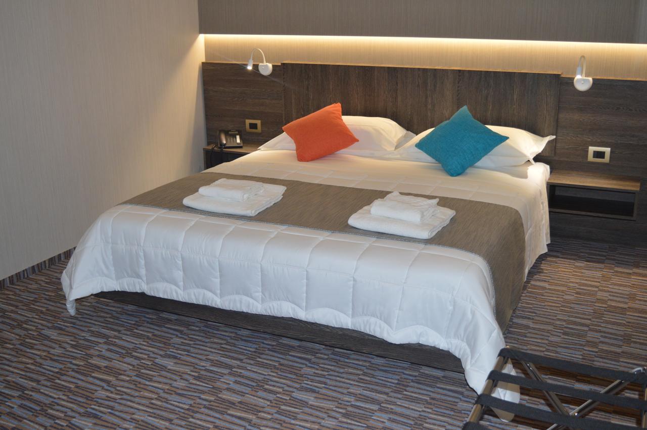 Hotel Enjoy Polesella Bagian luar foto