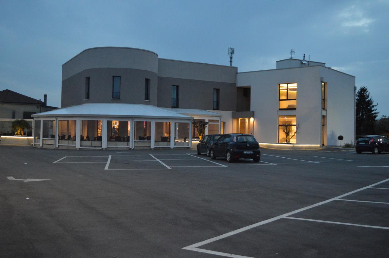 Hotel Enjoy Polesella Bagian luar foto