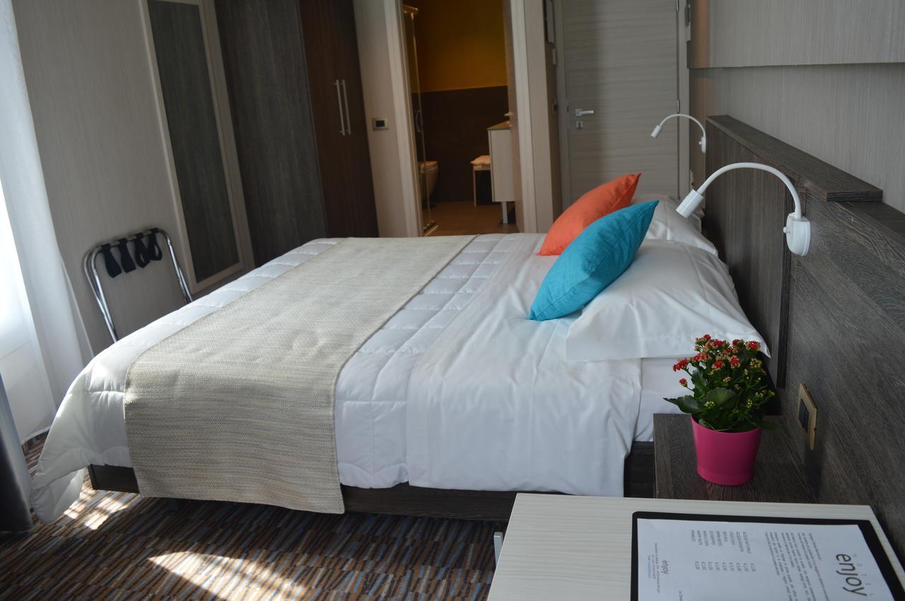 Hotel Enjoy Polesella Bagian luar foto